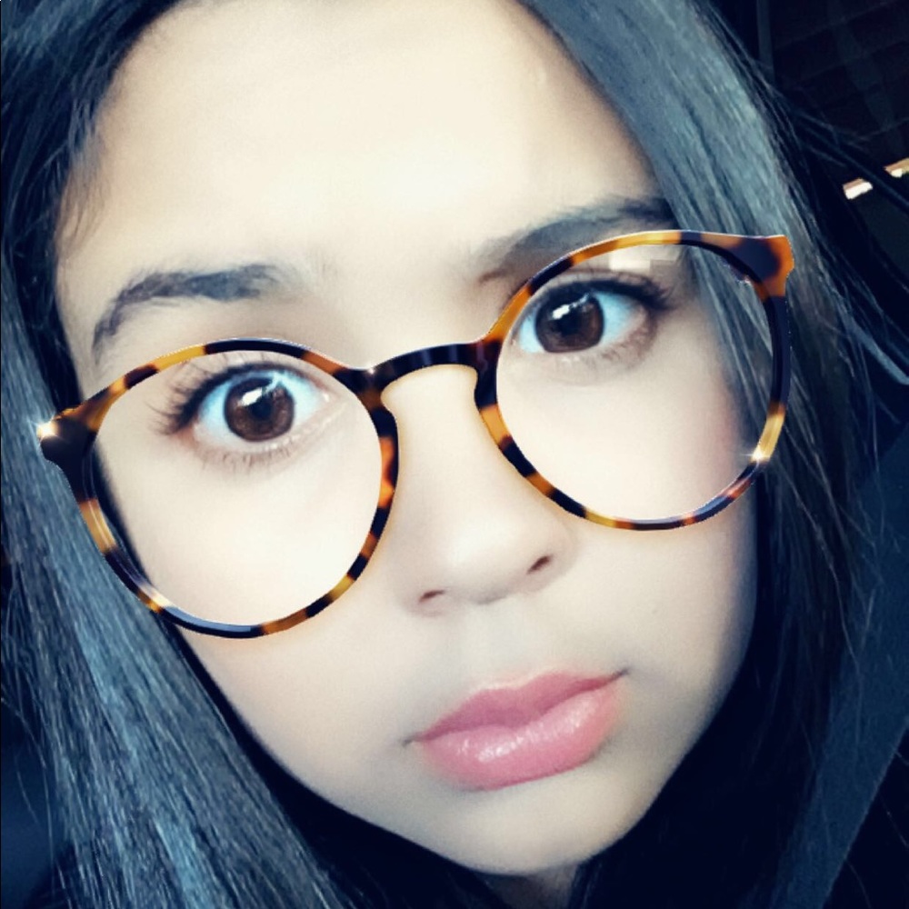 Meet your Posher, Adriana